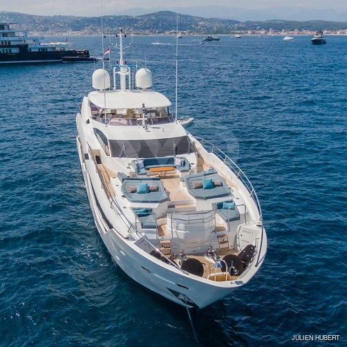 2 J's of London yacht exterior 10