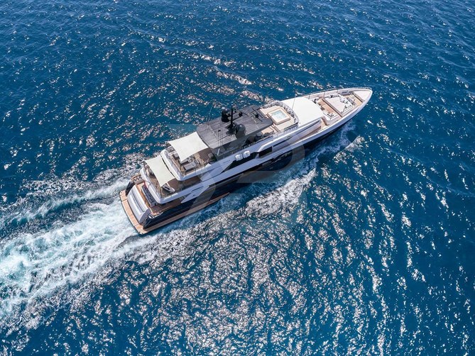 Horizon yacht exterior 4