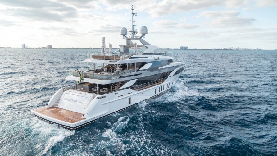 Bacchanal yacht exterior 6