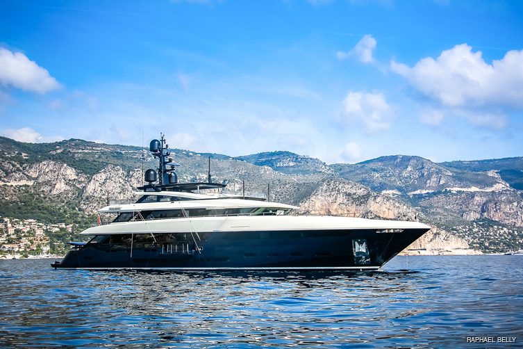 N2H yacht exterior 21