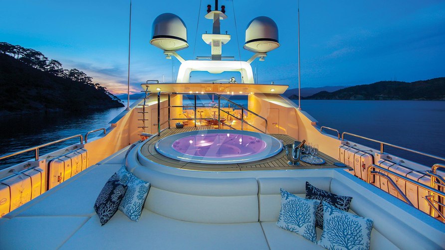 Vica yacht exterior 4