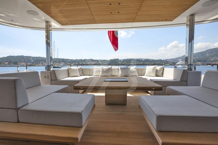 Extra Time yacht interior 4