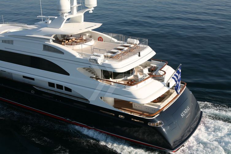 Sunday yacht exterior 6