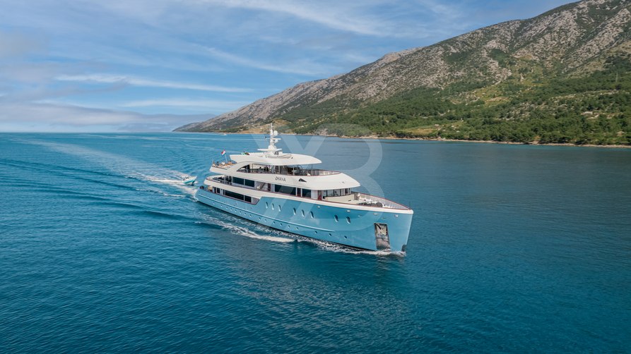 Ohana yacht exterior 7