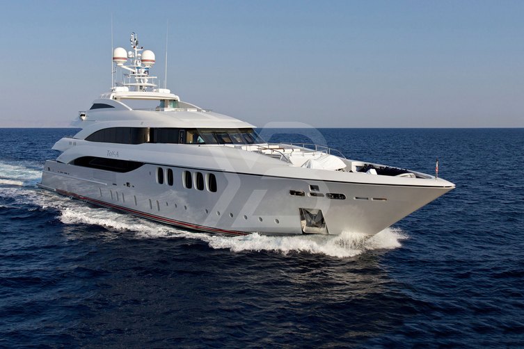 Toy-A yacht exterior 2