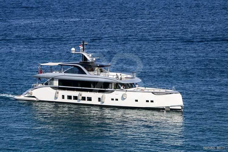 Spring yacht exterior 7