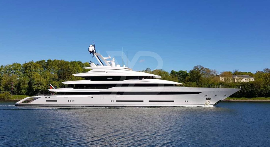 Avantage yacht exterior 20