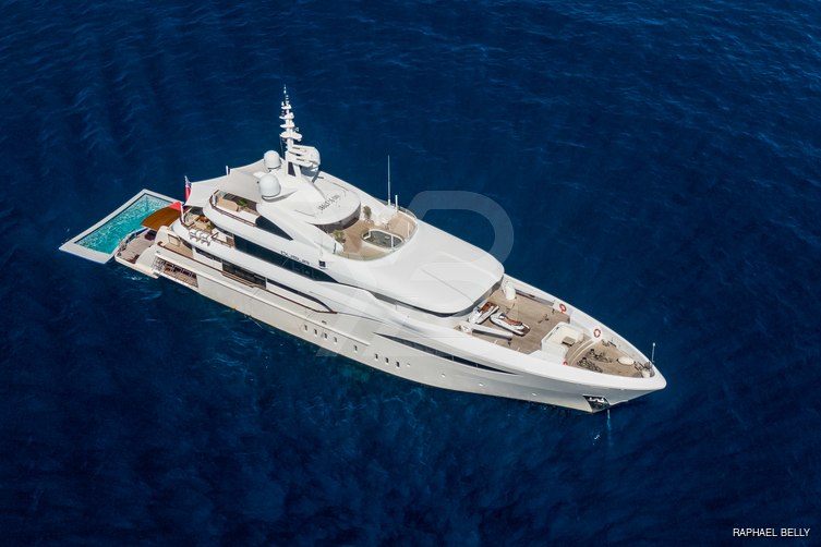 Dusur yacht exterior 6