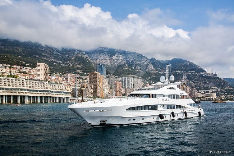 Masa yacht exterior 2