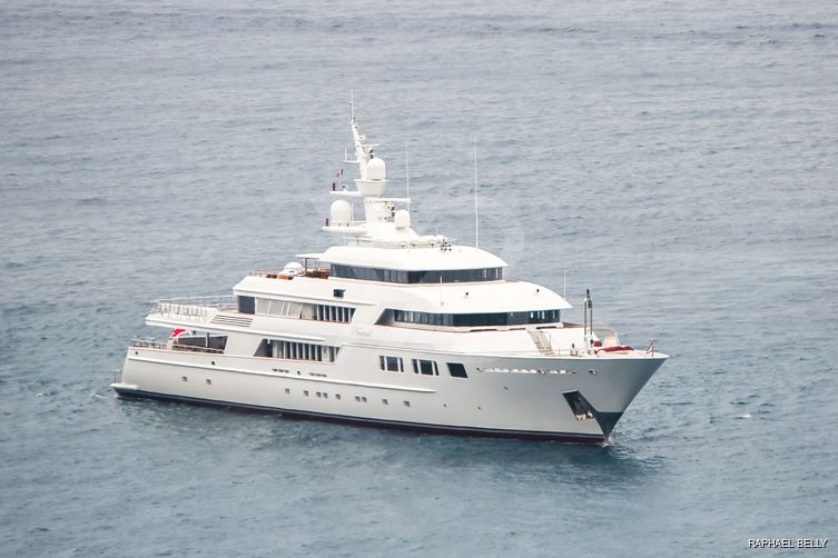 Nomad yacht exterior 4