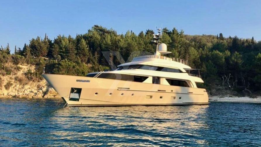 Akar XIII yacht exterior 2