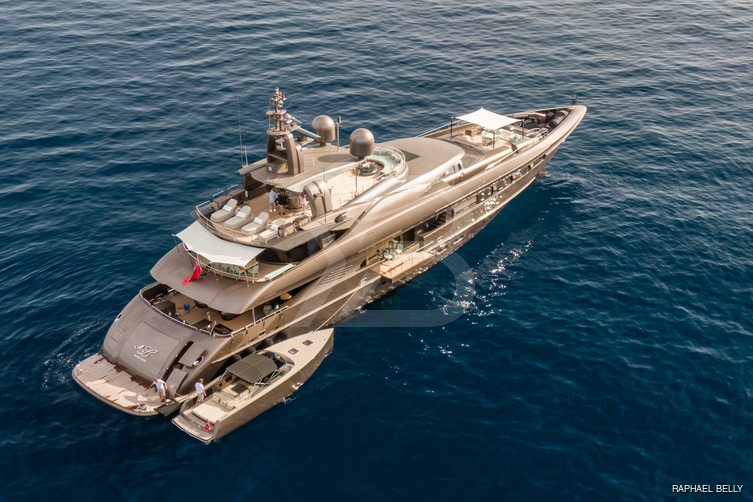 Mrs L yacht exterior 14