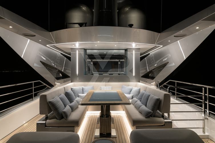 EIV yacht interior 26