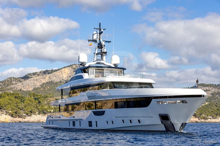 Piacere yacht exterior 2