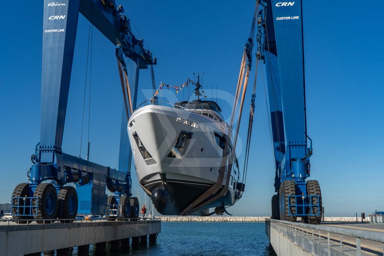 Pufferfish yacht exterior 12