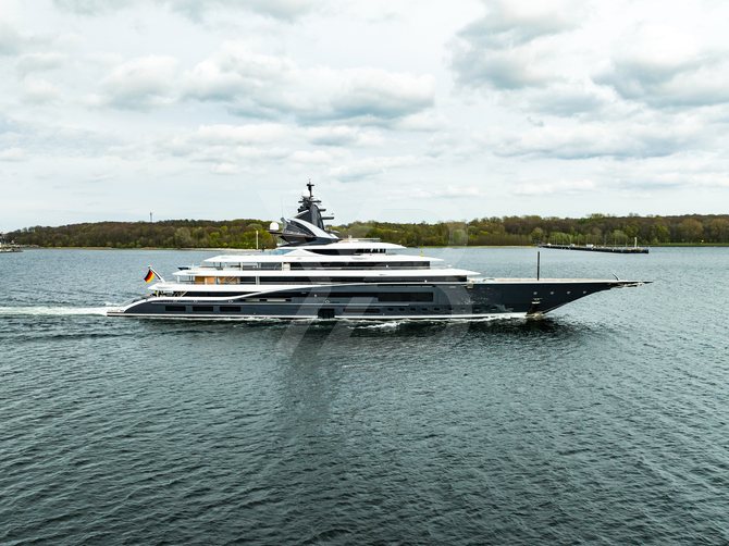 Kismet yacht exterior 11