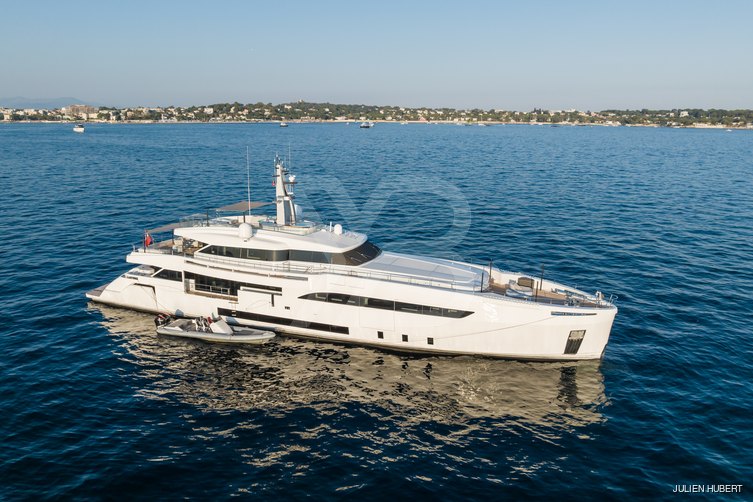 Timeless yacht exterior 26