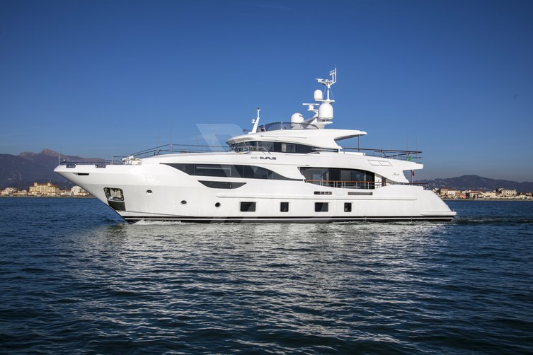 Bella Vita yacht exterior 2