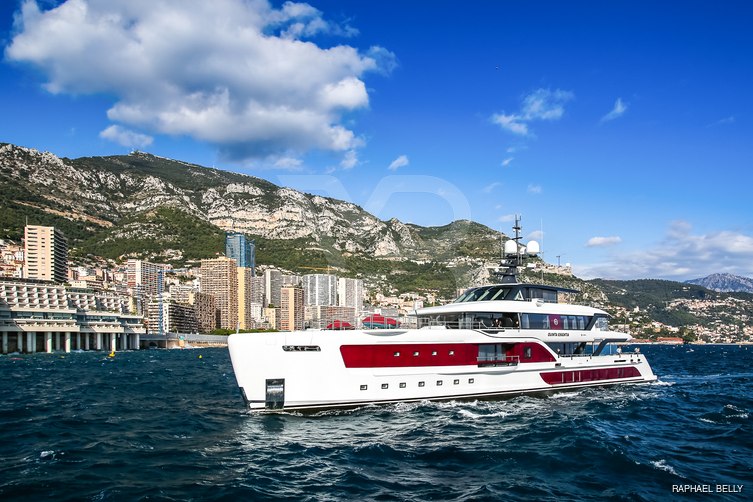 Quinta Essentia yacht exterior 7