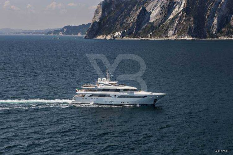 Palatial yacht exterior 7