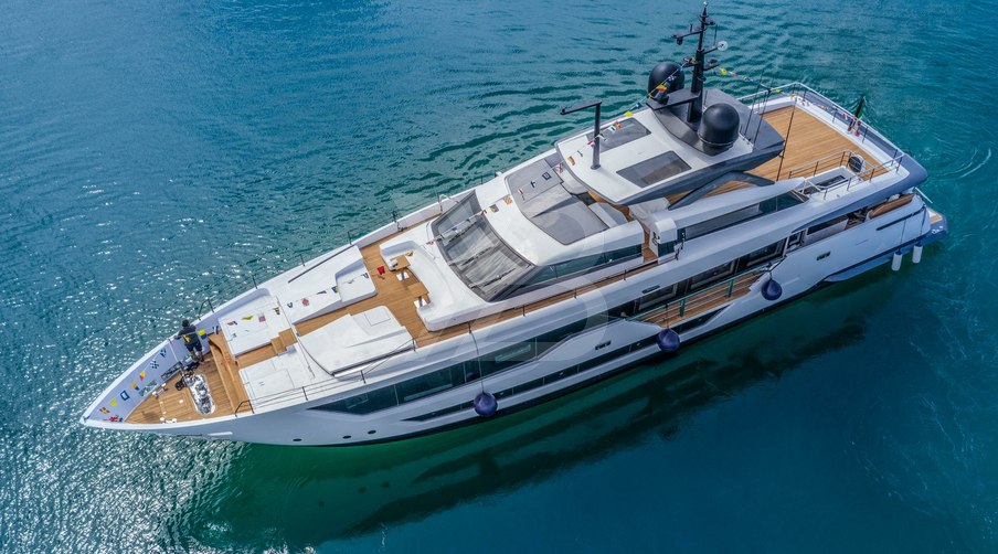 Campari yacht exterior 3