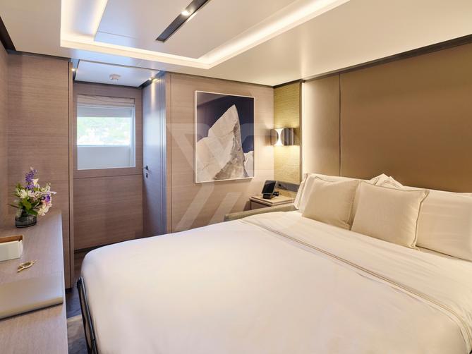 O'Neiro yacht interior 11