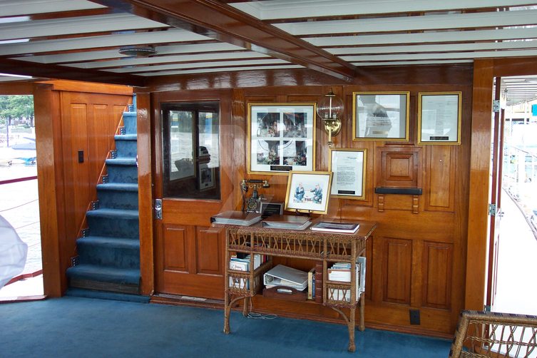 Sequoia yacht interior 10