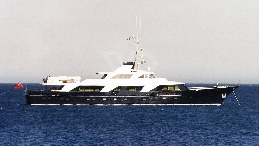Aetea yacht exterior 2