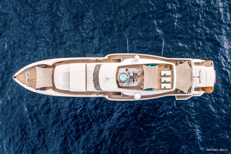 Timeless yacht exterior 15