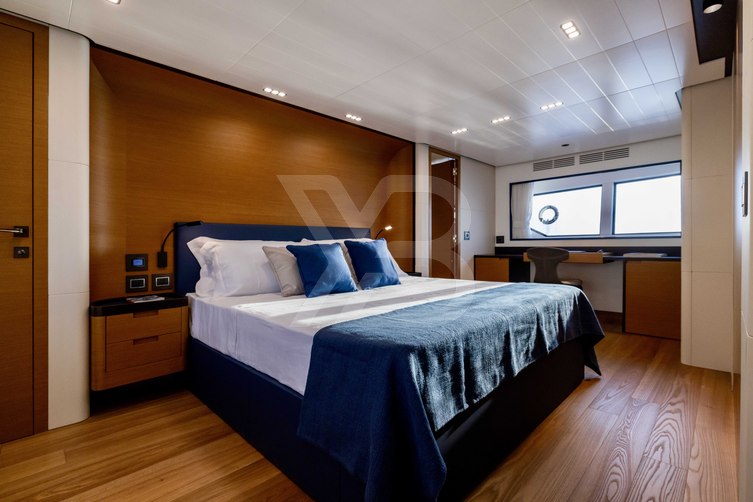 Gipsy VI yacht interior 27