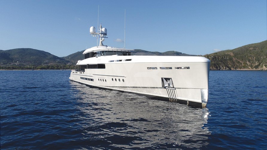 Endeavour 2 yacht exterior 3