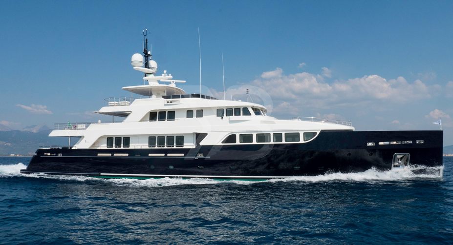 Gio Chi The yacht exterior 2