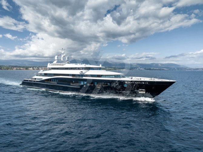 Carinthia VII yacht exterior 2