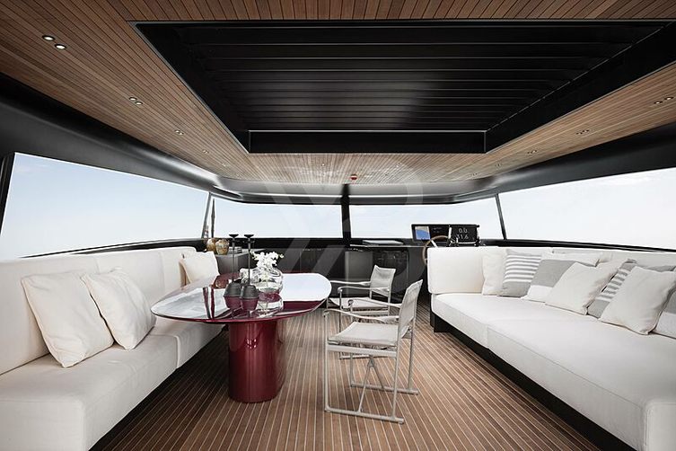 HM 1 yacht interior 9