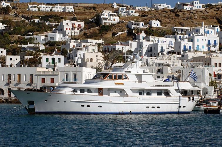 Suncoco yacht exterior 2