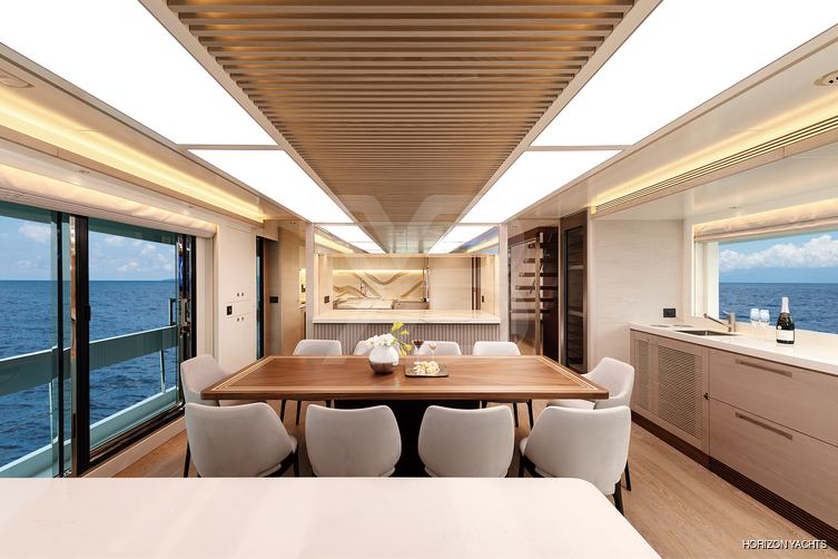 Horizon FD100 /913 yacht interior 8