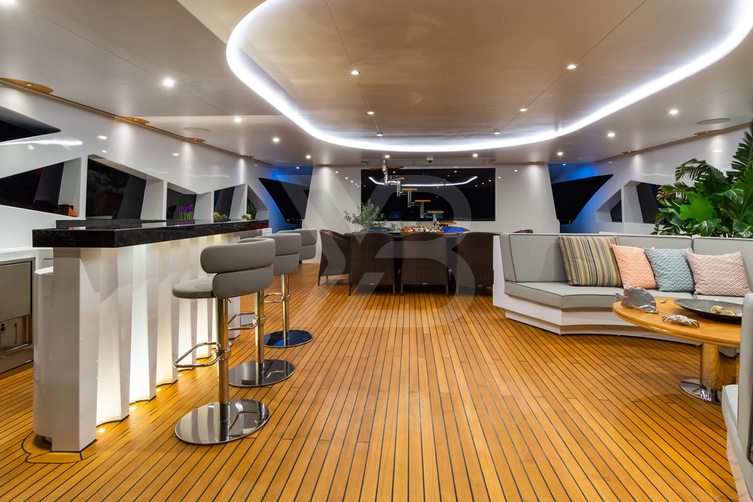 Leonidas yacht interior 5