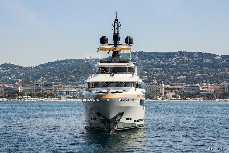 Taiba yacht exterior 11