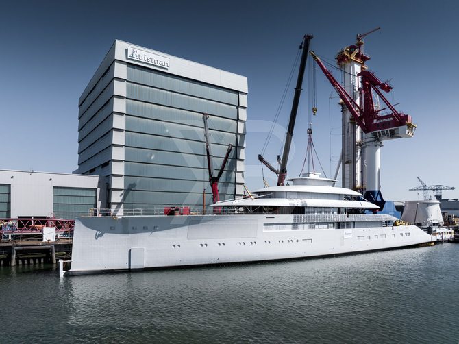 Feadship 824 yacht exterior 7