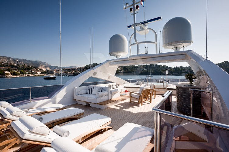Thumper yacht exterior 3