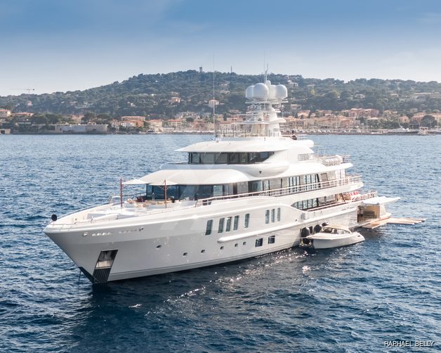 Synthesis yacht exterior 3