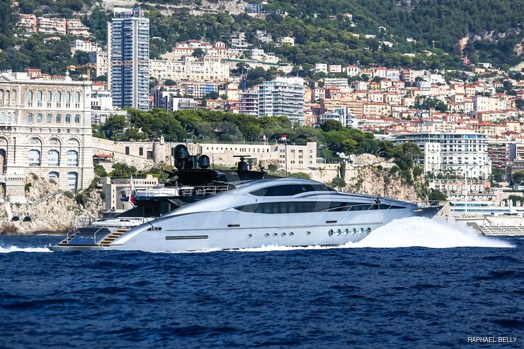 Five yacht exterior 15