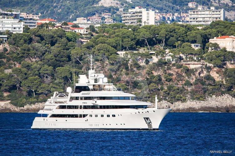 Emir yacht exterior 13