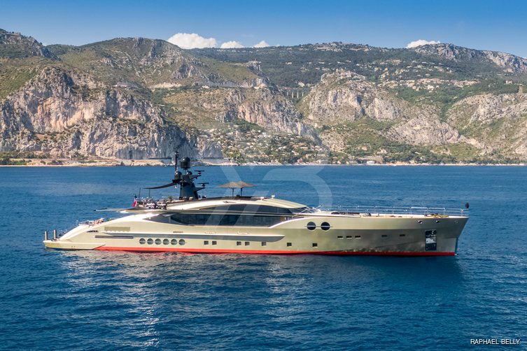 DB9 yacht exterior 2