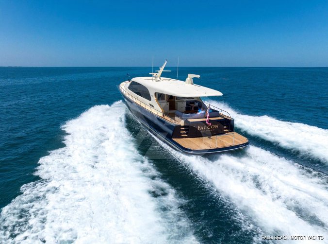 Falcon yacht exterior 4