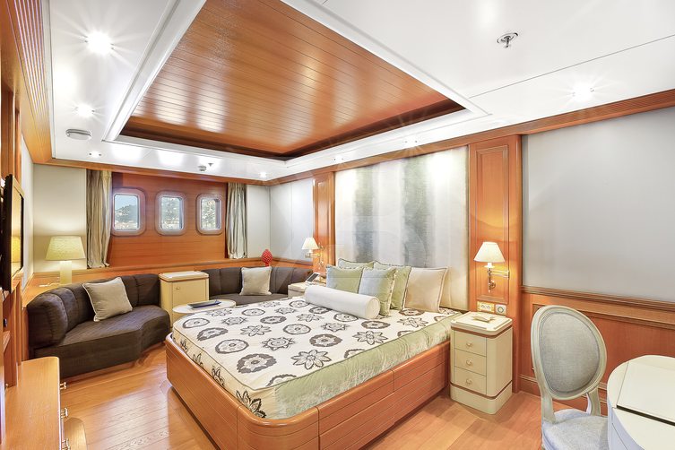 Boadicea yacht interior 26