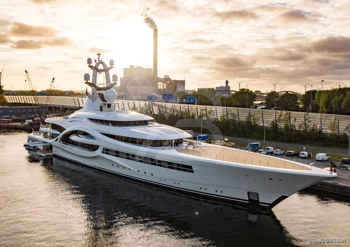 Anna yacht exterior 9