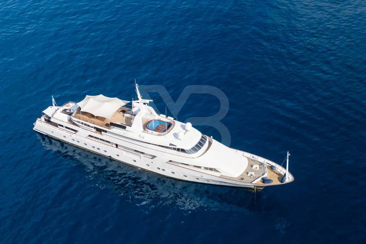 Darnice III yacht exterior 7