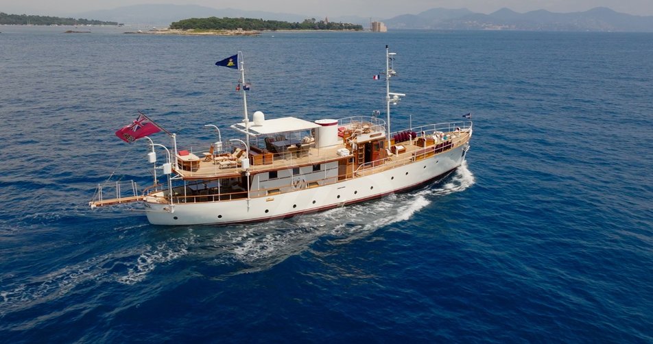 Lady Hertha yacht exterior 3