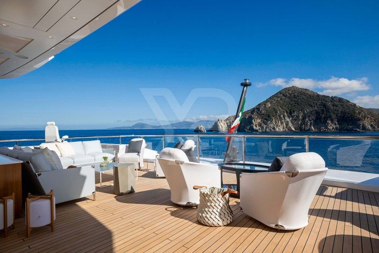 Luminosity yacht exterior 5